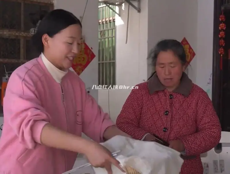 周甜丽资料简介,让人羡慕的幸福一家人