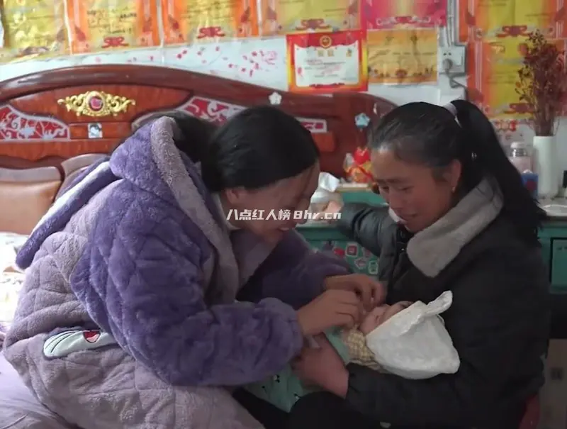 周甜丽资料简介,让人羡慕的幸福一家人