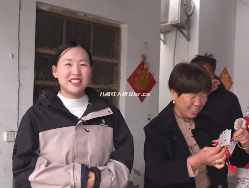 周甜丽资料简介,让人羡慕的幸福一家人