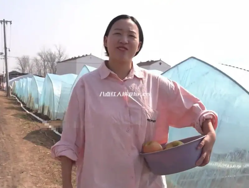 周甜丽资料简介,让人羡慕的幸福一家人