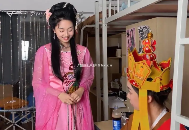 女大学生灵霖七个人资料介绍