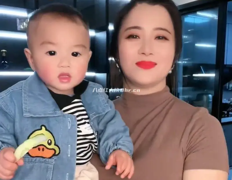 9个月的孙子和43岁80后琛琛奶奶