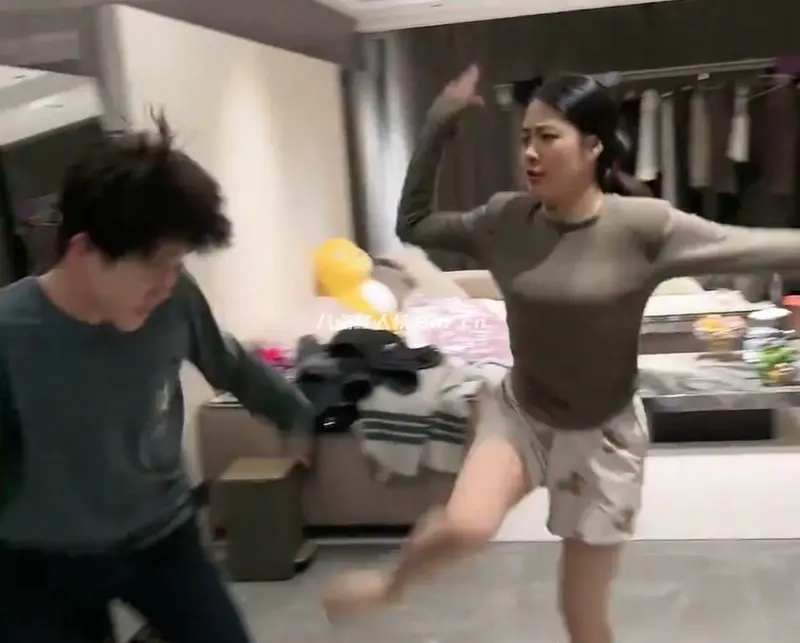 抖音姐弟俩打架资料,是真打吗?