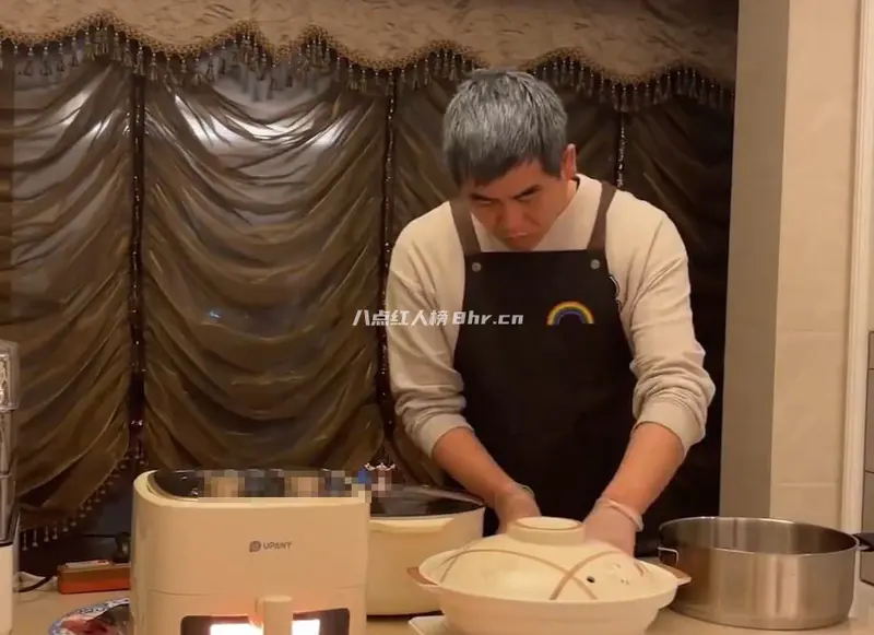 苗苗的精致生活资料,和保姆大叔的关系