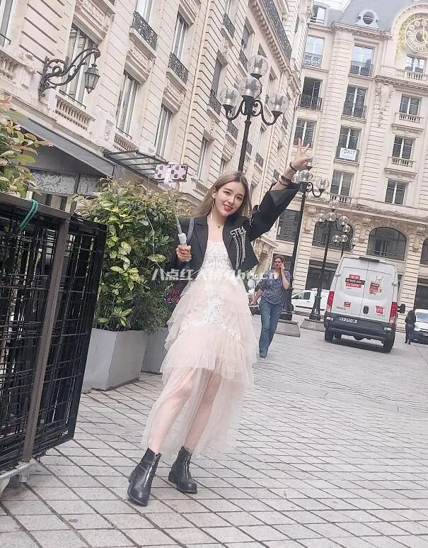 Rita小雨桑微博生活照及早期自拍照写真