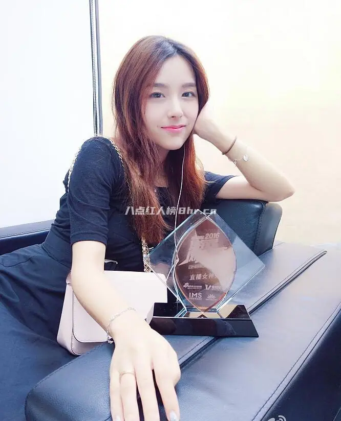 Rita小雨桑微博生活照及早期自拍照写真