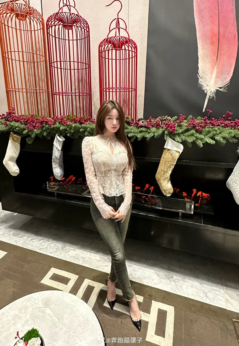 红酒女神奔跑的晶骡子生活照片