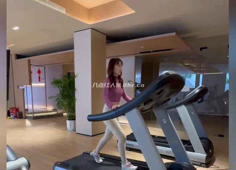 小凤弟弟高航和媳妇亚慧的精致生活