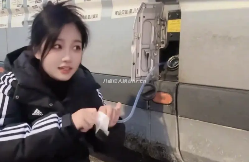 抖音货运小趴菜资料,是真的开卡车吗?