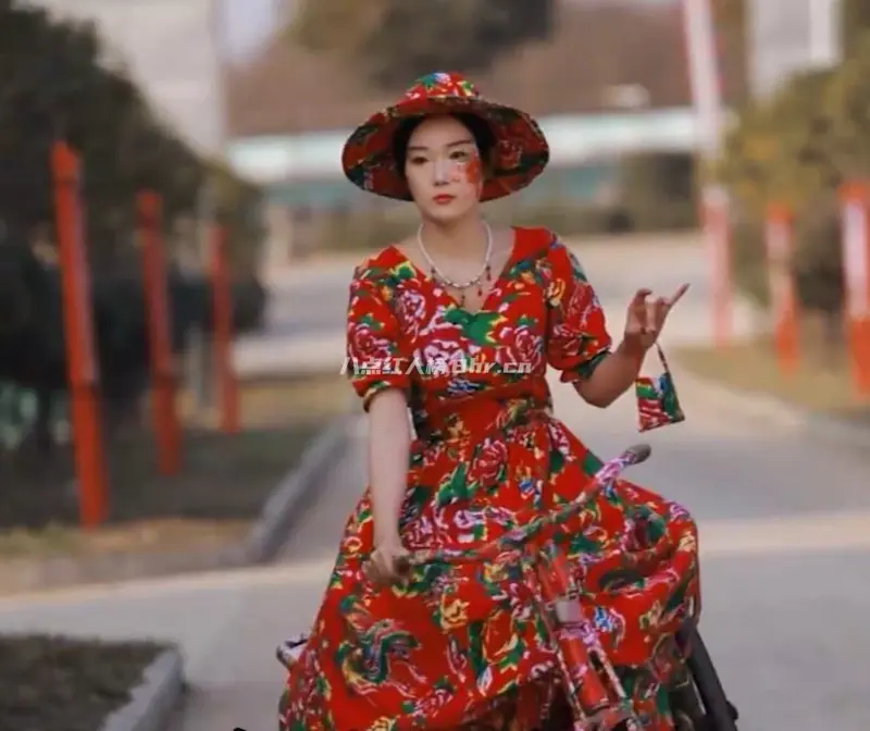 乡间小凡胡孟凡资料,她的时尚三轮秀