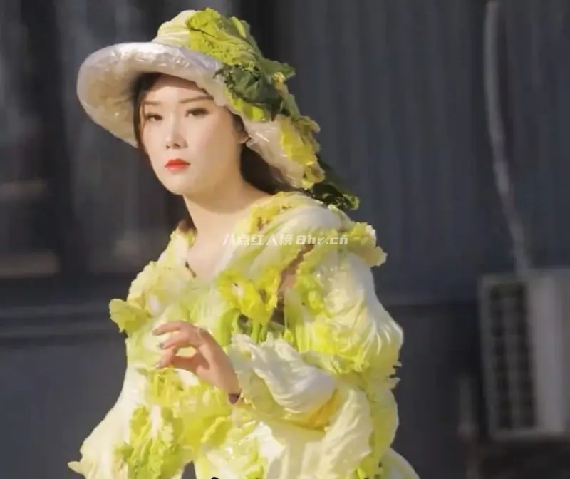 乡间小凡胡孟凡资料,她的时尚三轮秀