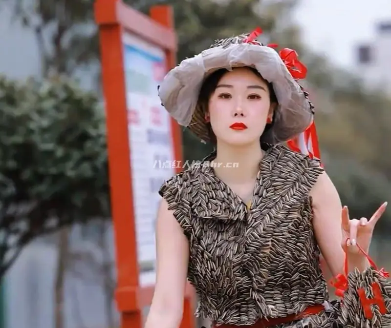 乡间小凡胡孟凡资料,她的时尚三轮秀