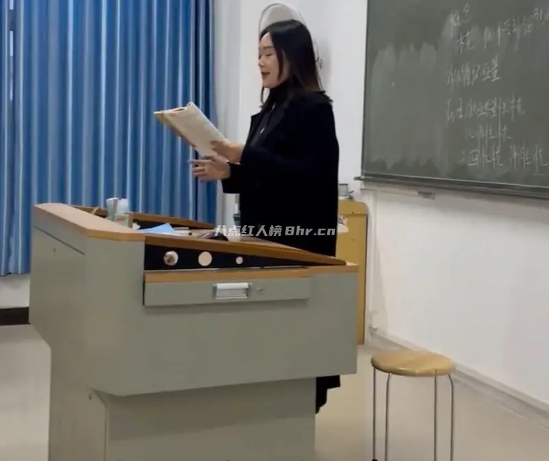 乡间小凡胡孟凡资料,她的时尚三轮秀