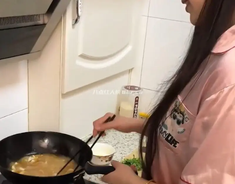 日常宠夫的仙妻十三姨五媚娘资料