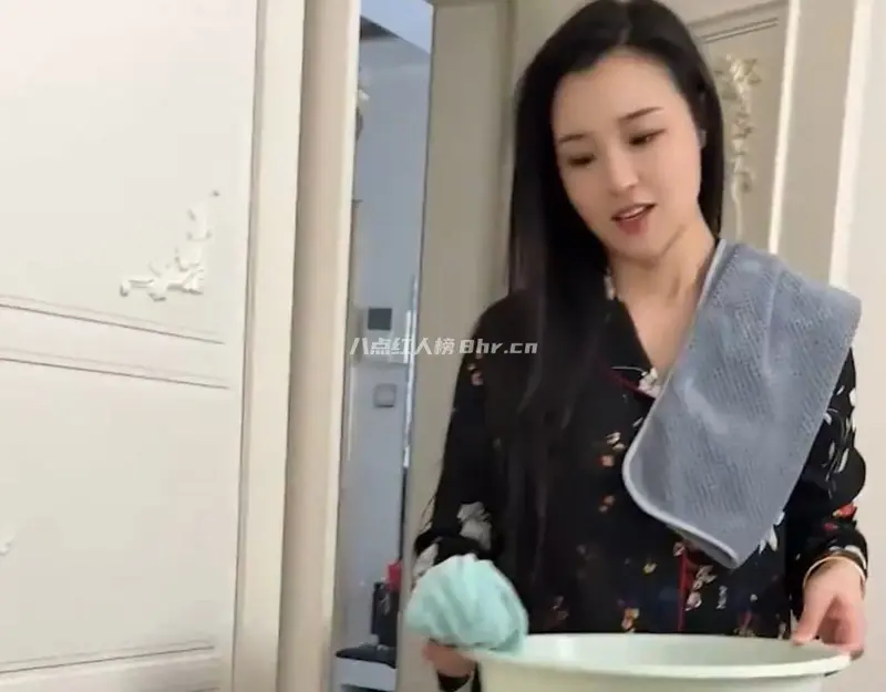 日常宠夫的仙妻十三姨五媚娘资料