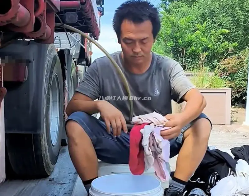 带着偏瘫妻子跑运输,聂建文资料简介