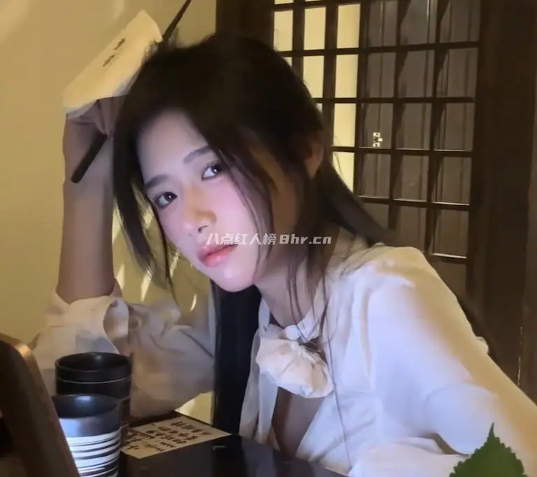 纯欲天花板,网红花碎花个人资料简介