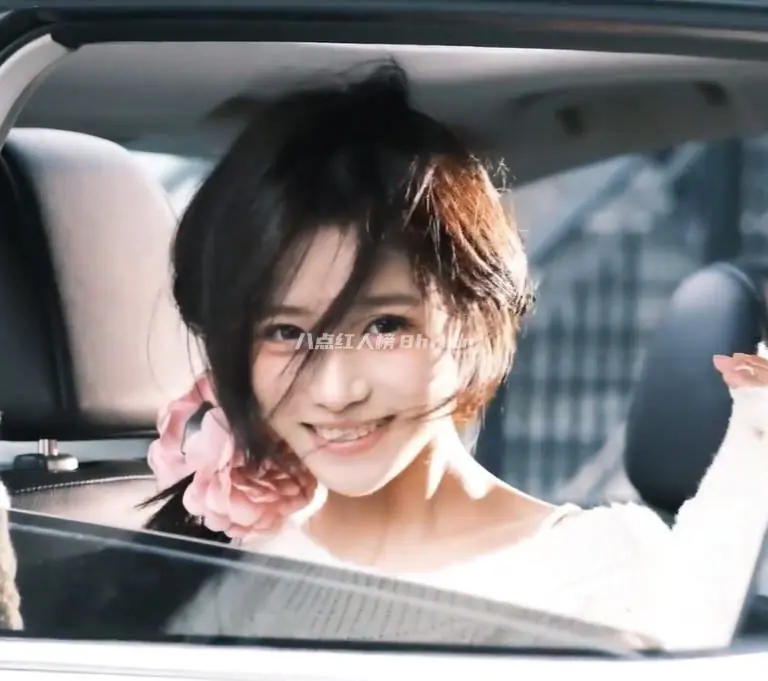 纯欲天花板,网红花碎花个人资料简介