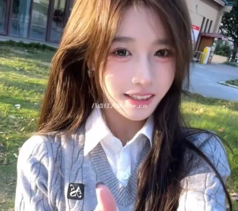 纯欲天花板,网红花碎花个人资料简介