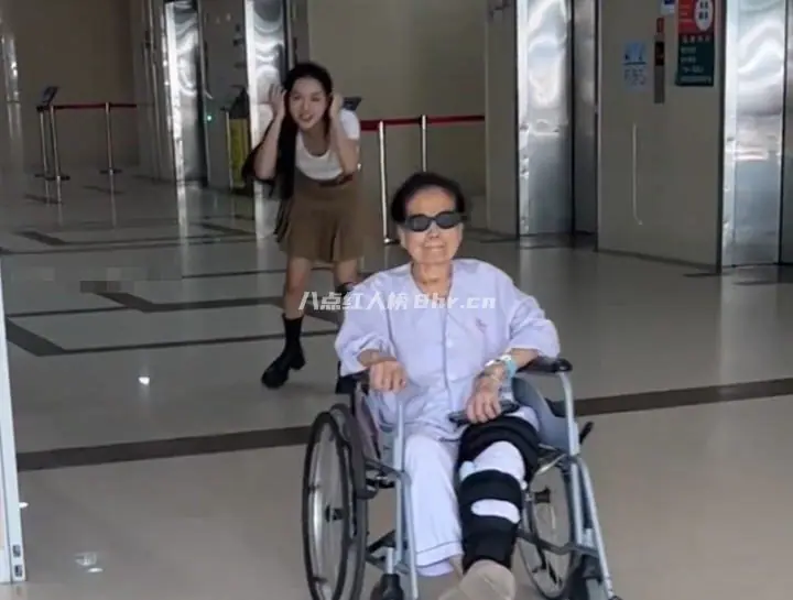 放弃空姐给奶奶当保姆的8号护工资料