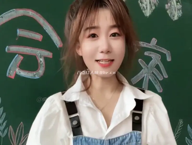 教书拍短视频走红的小贾老师资料