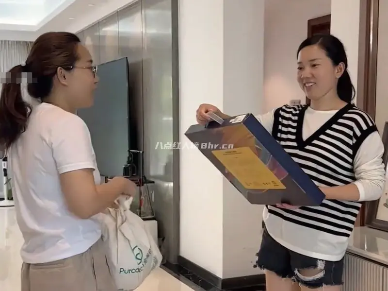 网红“小凤的精致生活”的姐姐小娜资料