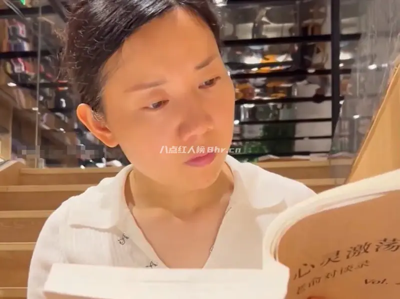 网红“小凤的精致生活”的姐姐小娜资料