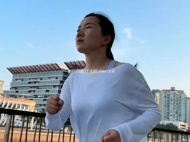 网红“小凤的精致生活”的姐姐小娜资料