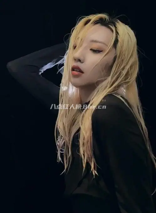 抖音网红天才小火龙早期写真照片