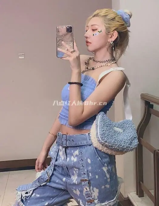 抖音网红天才小火龙早期写真照片