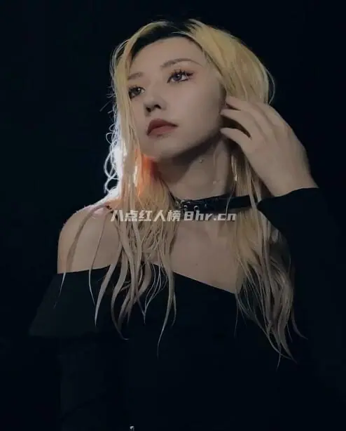 抖音网红天才小火龙早期写真照片