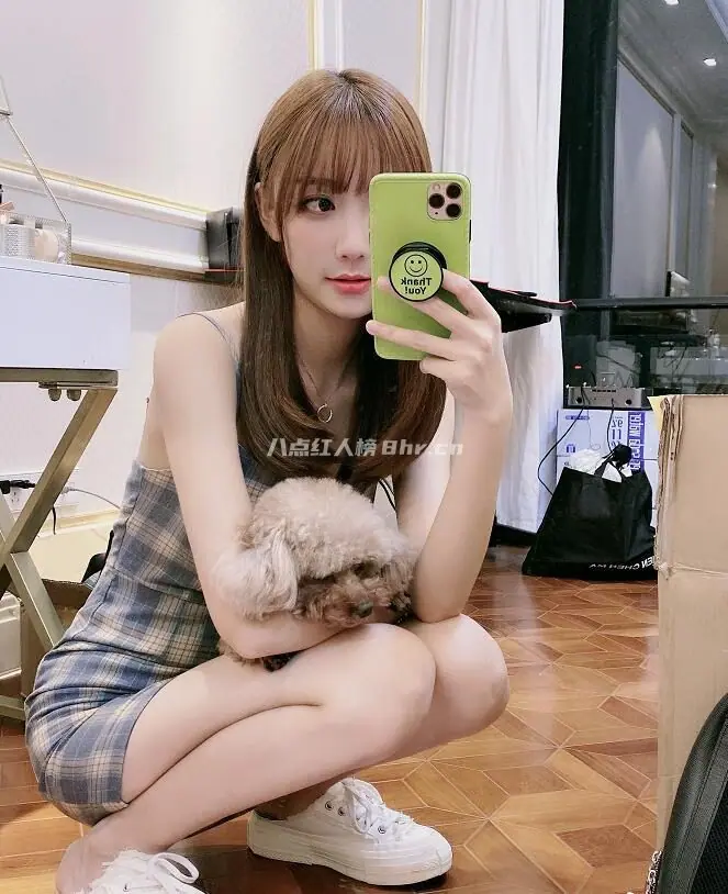 大魔王南波儿个人早期自拍照片