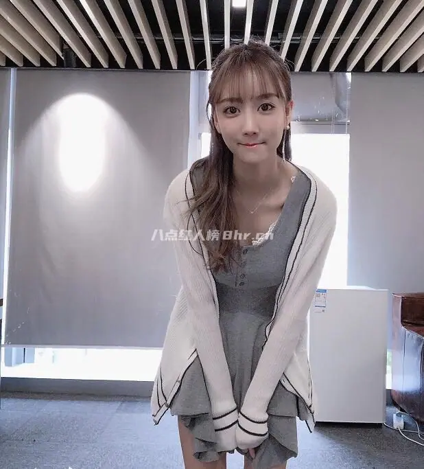 大魔王南波儿个人早期自拍照片