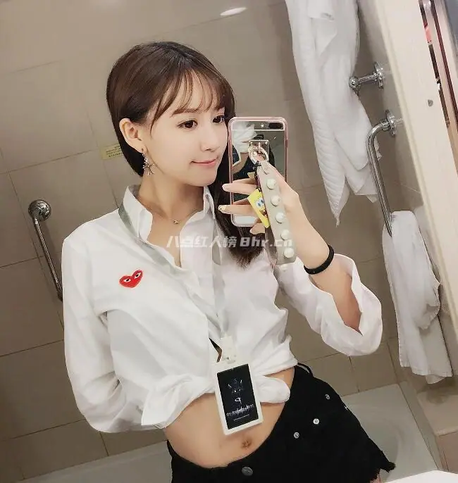 大魔王南波儿个人早期自拍照片