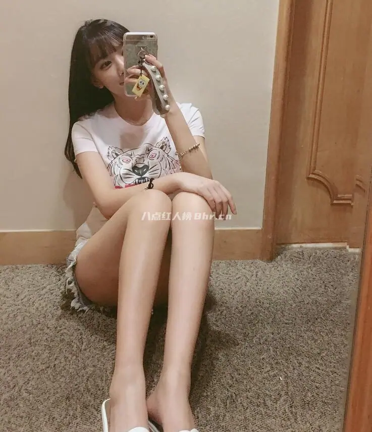 大魔王南波儿个人早期自拍照片