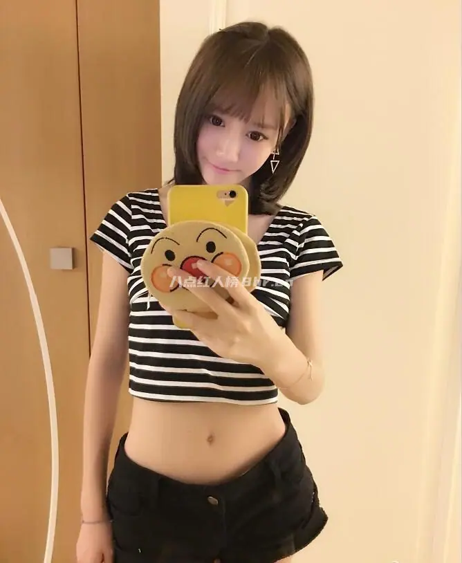 大魔王南波儿个人早期自拍照片