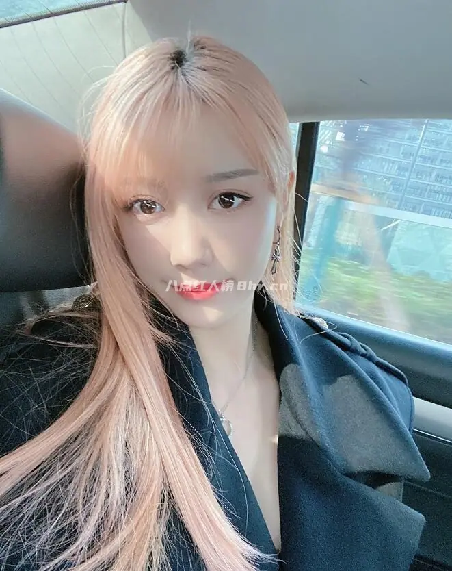 大魔王南波儿个人早期自拍照片