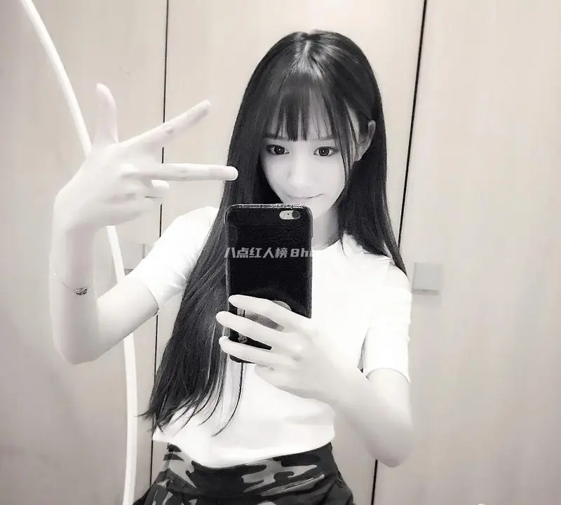 大魔王南波儿个人早期自拍照片