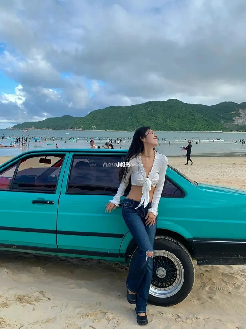 旅拍模特林可怡复古穿搭落日飞车写真