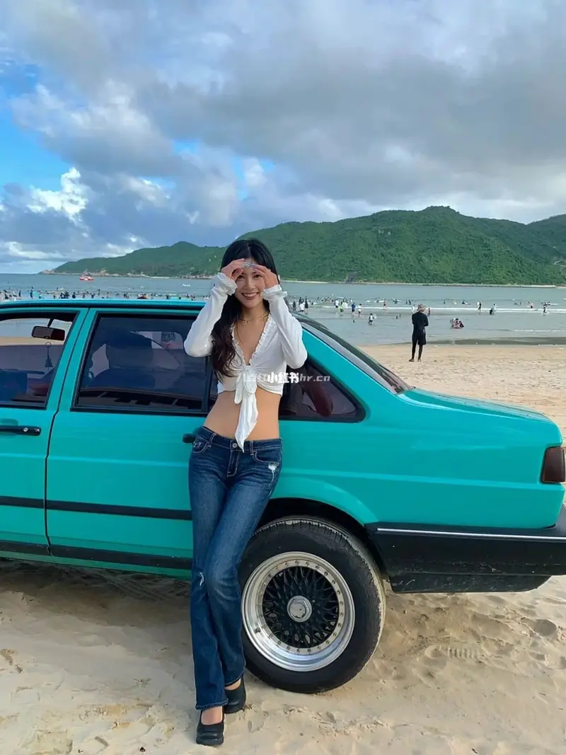 旅拍模特林可怡复古穿搭落日飞车写真