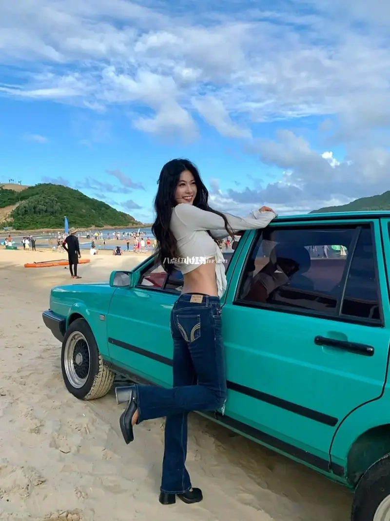 旅拍模特林可怡复古穿搭落日飞车写真