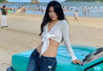 旅拍模特林可怡复古穿搭落日飞车写真