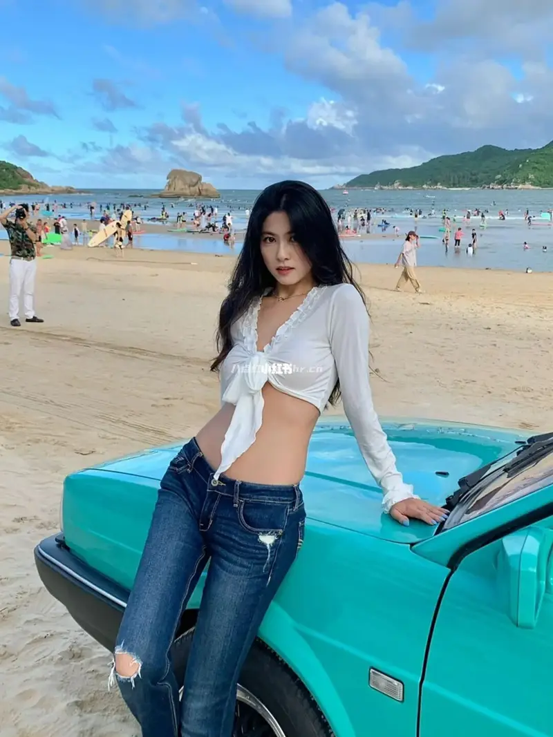 旅拍模特林可怡复古穿搭落日飞车写真