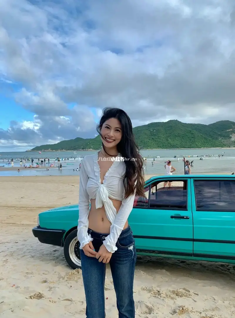 旅拍模特林可怡复古穿搭落日飞车写真