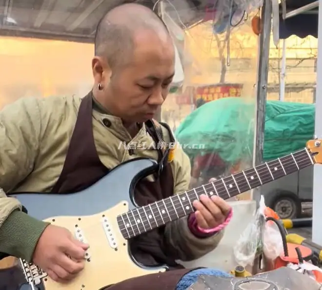 烤冷面的商贩“大红花”个人资料简介