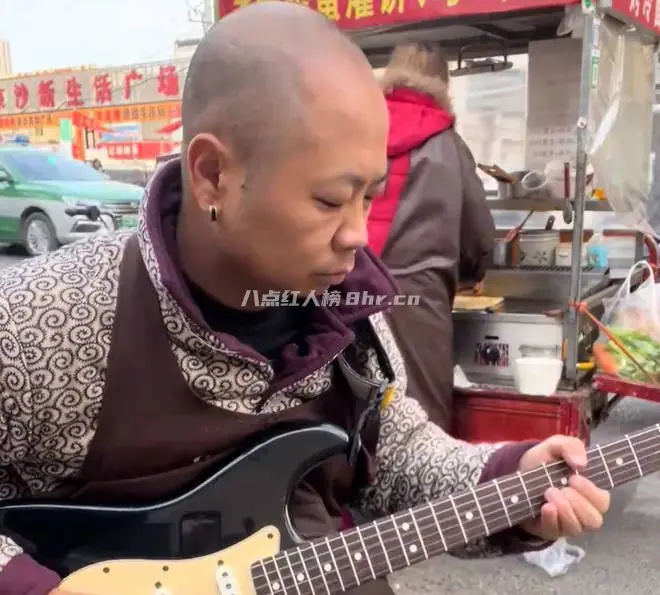 烤冷面的商贩“大红花”个人资料简介