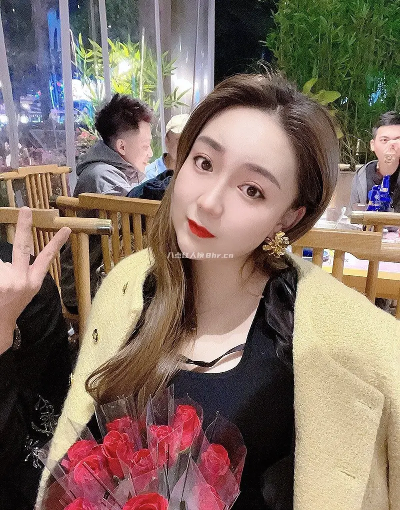 刘大美人改行做美食主播了?