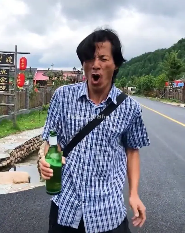 拿着啤酒瓶唱歌的棉袄姥爷个人资料简介