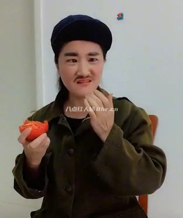 模仿老太太的逗乐小赵个人资料与简介