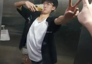 弹钢琴之好臭的人资料简介